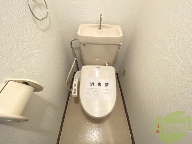 トイレ　こちらはトイレです。ウォシュレット機能付きです。