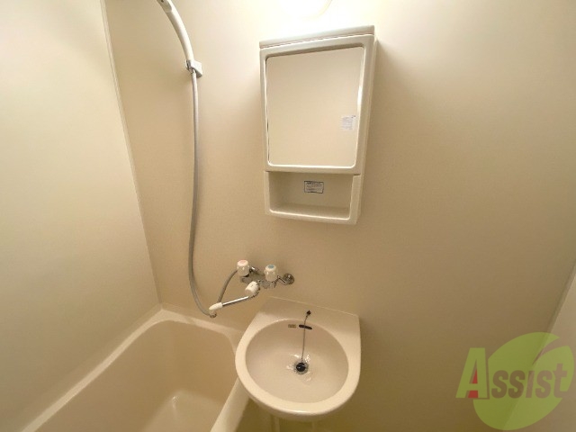 洗面設備　こちらは洗面台です。身支度もバッチリですね。