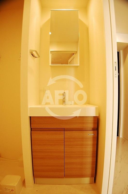 洗面設備　ドゥーエ立売堀　独立洗面化粧台