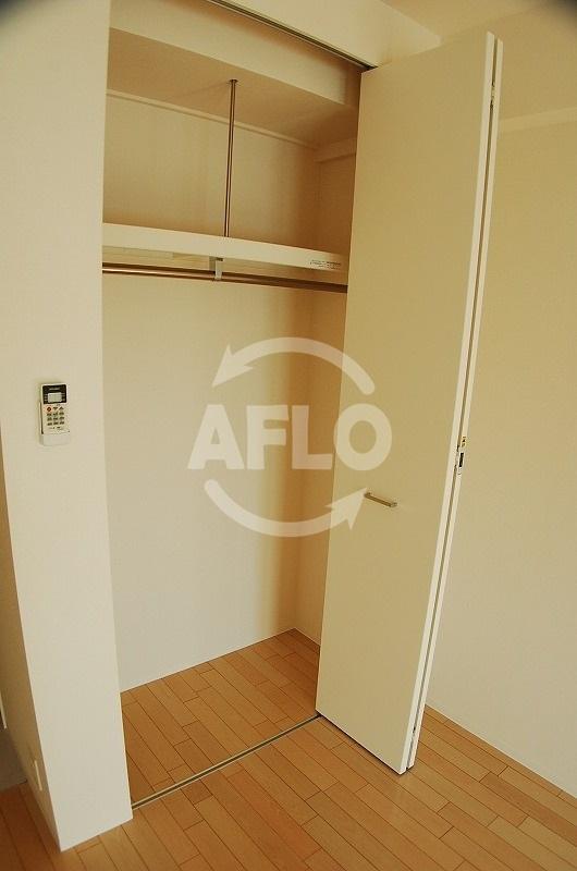 収納　ドゥーエ立売堀　クローゼット