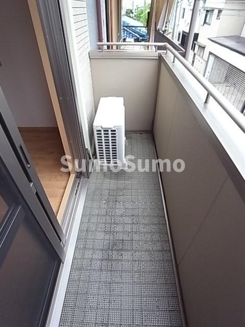 バルコニー　バルコニーからの眺めを楽しみながら食事をしませんか