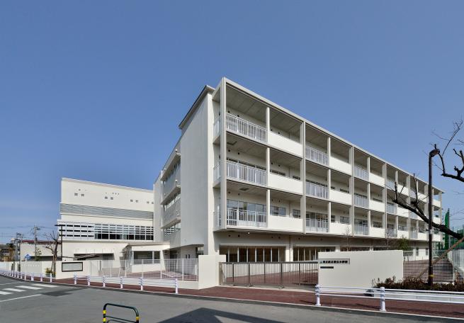 小学校　足立区立足立小学校（小学校）まで1091m