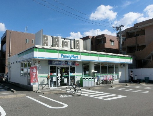 コンビニ　ファミリーマート 中小田井二丁目店（コンビニ）まで457m