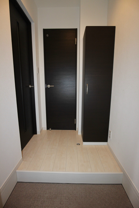 玄関　別物件参考写真。