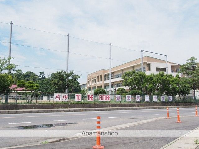 中学校　潮来市立潮来第二中学校（中学校）まで703m