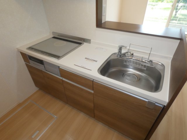 キッチン　IH3口コンロ完備。