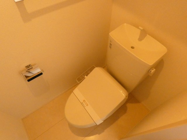 トイレ　温水洗浄便座完備。