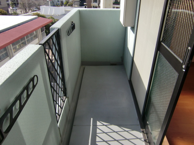 バルコニー　外からの目が気にならないバルコニーで洗濯物が干せます