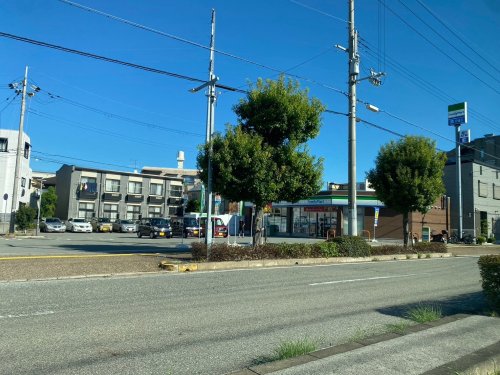 コンビニ　ファミリーマート 宝塚高司店（コンビニ）まで392m