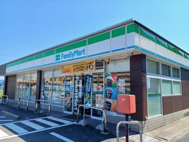 コンビニ　ファミリーマート様（コンビニ）まで450m