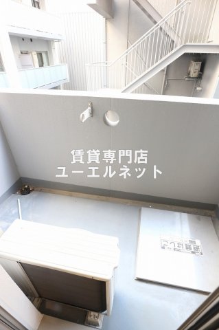 バルコニー　バルコニー付きで採光＆風通し良好！