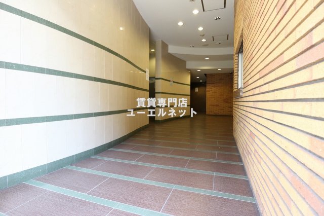 エントランス　毎日通る場所だからこそ、洗練された空間に