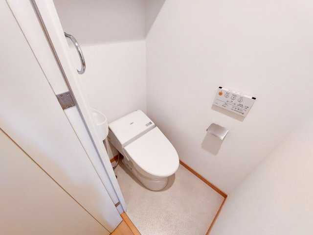 トイレ　別号室のものになります。現状優先。