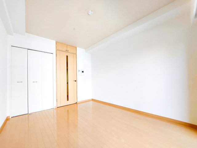 居室・リビング　別号室のものになります。現状優先。