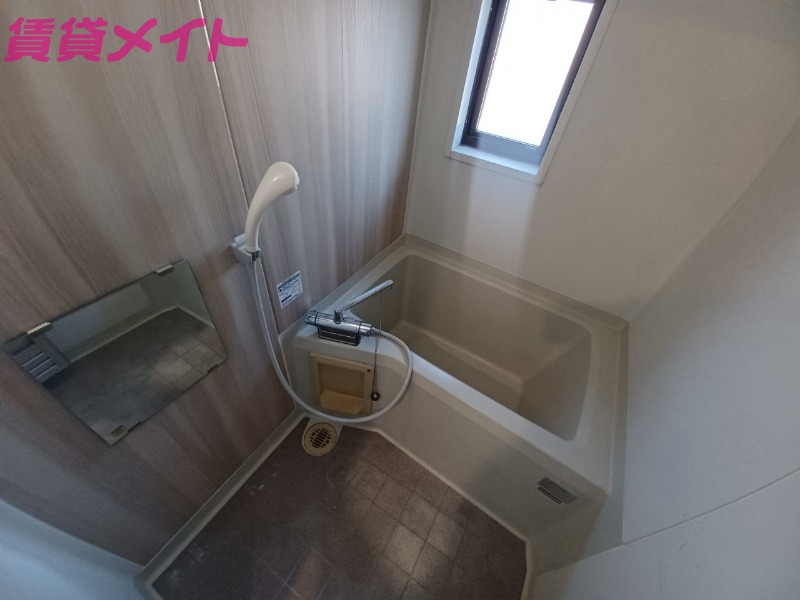 バス・シャワールーム　同物件別部屋写真