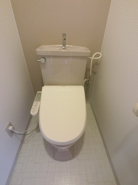 トイレ　※別部屋（６０４号室）参考写真※