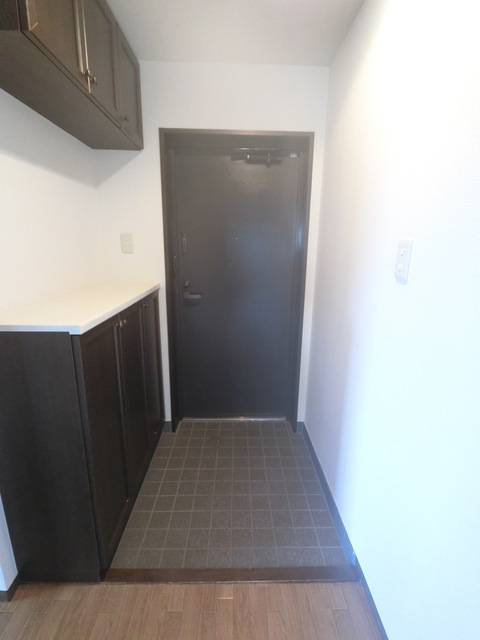 玄関　※別部屋（６０４号室）参考写真※