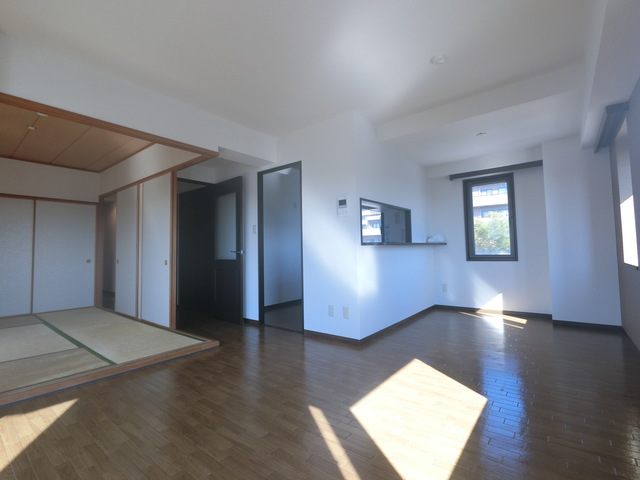 居室・リビング　※別部屋（６０４号室）参考写真※