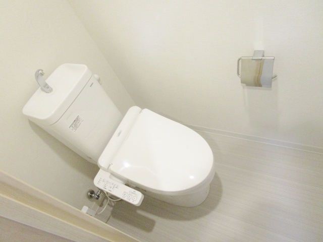 トイレ　参考写真　別タイプのお部屋の写真です