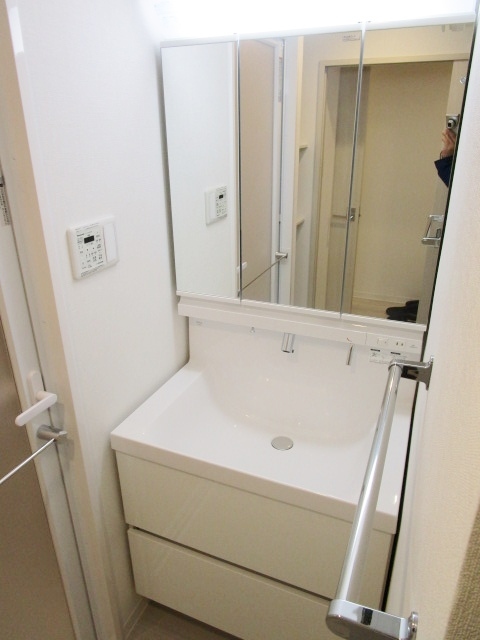 洗面設備　参考写真　別タイプのお部屋の写真です