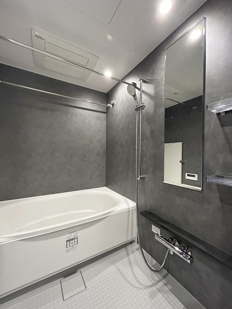 バス・シャワールーム　1418サイズのゆったりとした浴室です