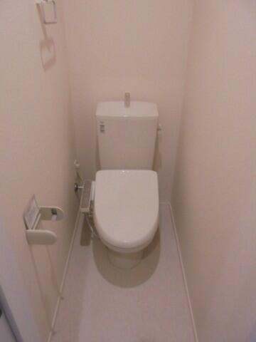 トイレ　温水洗浄便座完備