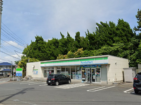 コンビニ　ファミリーマート（コンビニ）まで252m