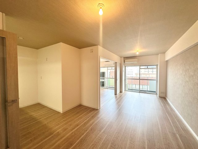 居室・リビング　参考写真（別部屋フルリニューアル時）