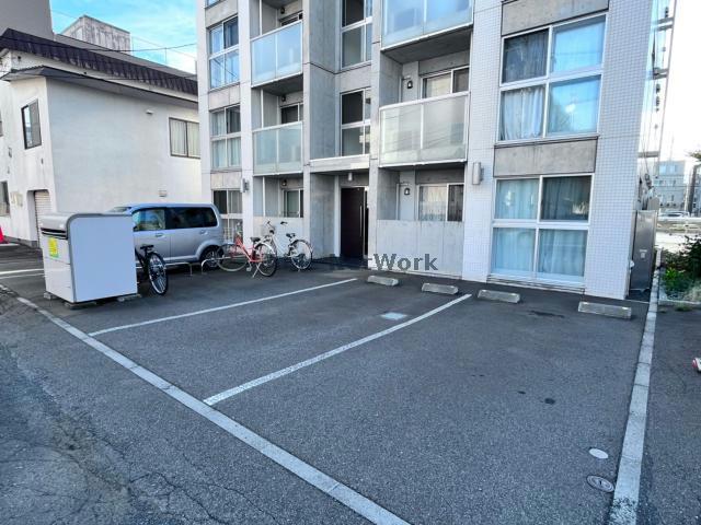 駐車場　駐車場