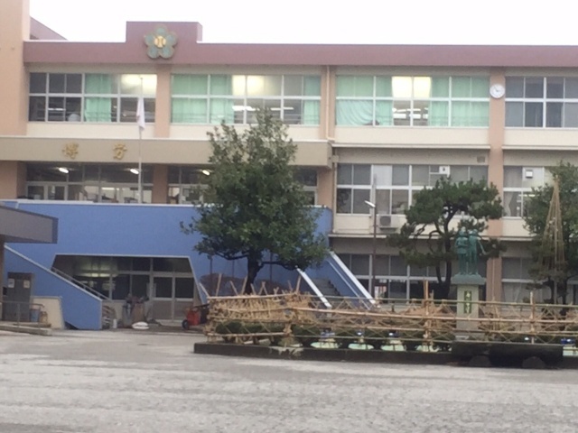 小学校　高岡市立博労小学校（小学校）まで801m