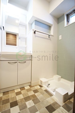 洗面設備　コンパクトで使いやすい洗面所