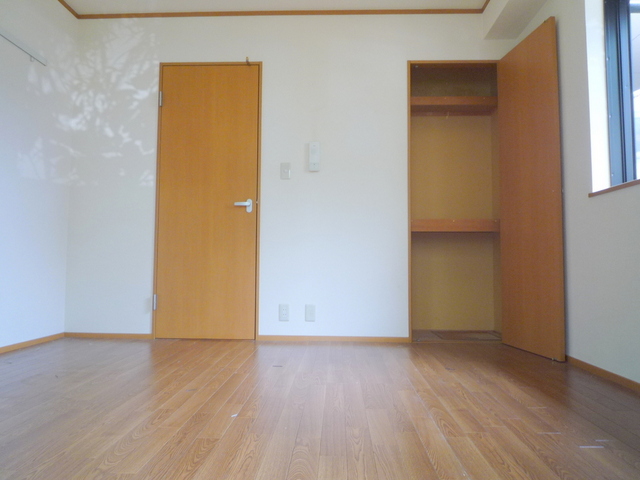 その他部屋・スペース　★収納はキッチン近くにもう１ヶ所あります★