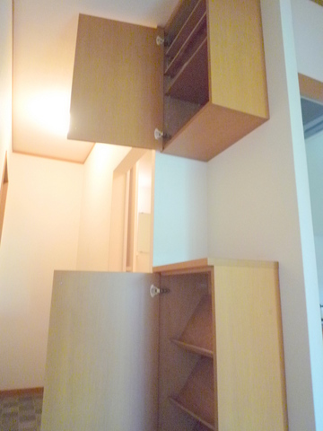 玄関　★下駄箱も上下２段でたくさん収納可能★