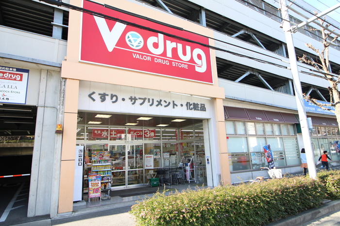 ドラックストア　Ｖドラッグ覚王山店（ドラッグストア）まで440m