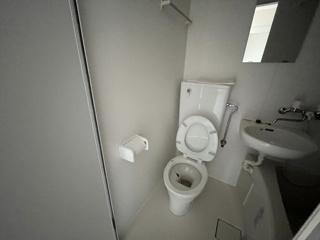 トイレ　浴室内にトイレがあります♪