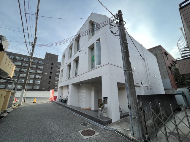 建物外観　カメラ付きインターホンついてます♪