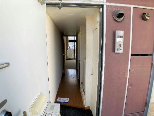 エントランス　設備・仕様は号室により異なる為、現況を優先致します。