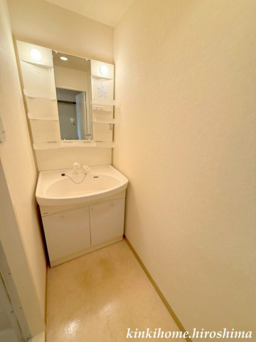 洗面設備　写真は別のお部屋です。※現況を優先