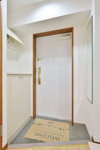 玄関　参考写真（同物件別部屋）