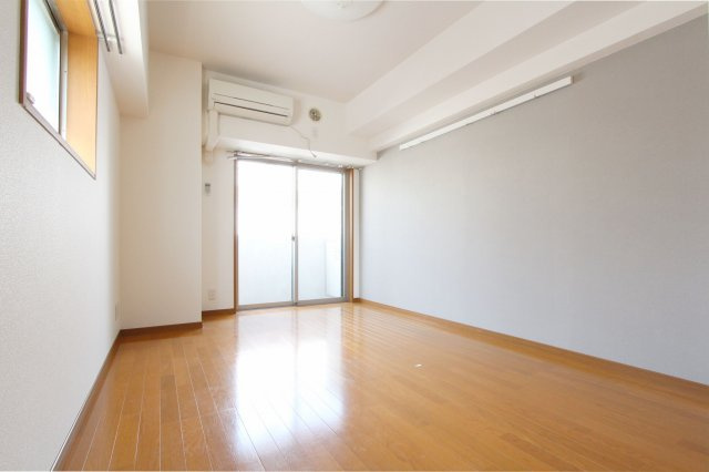 居室・リビング　参考写真（同物件別部屋）