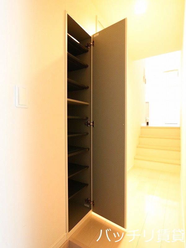 玄関　同型タイプの為、現状を優先致します。