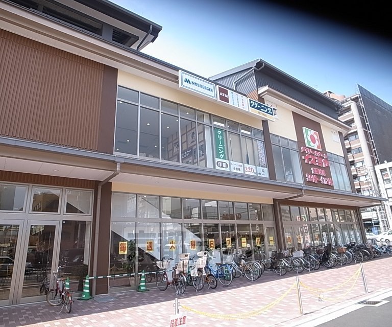 スーパー　イズミヤ堀川丸太町店（スーパー）まで196m