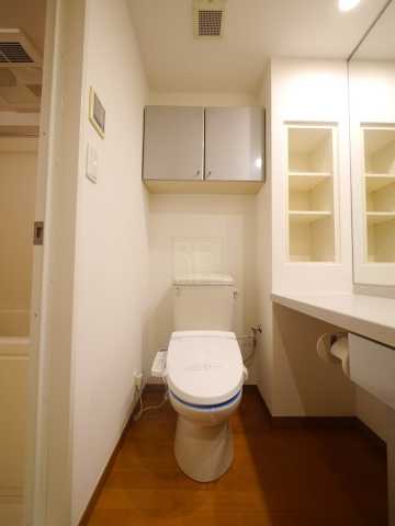 トイレ　アクロス新宿