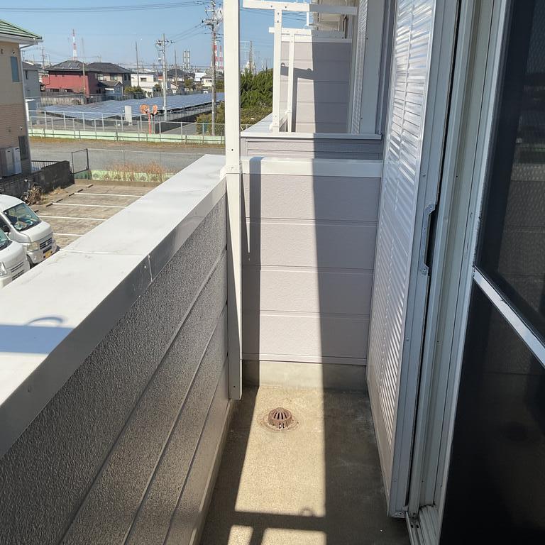 バルコニー　日当たりの良いベランダ