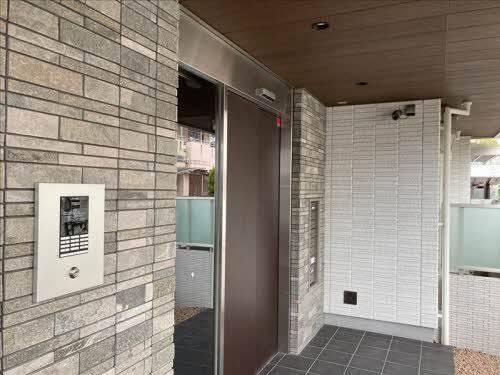 建物外観　オートロック完備
