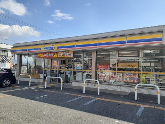 コンビニ　ミニストップ様（コンビニ）まで300m