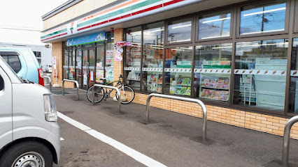 コンビニ　セブンイレブン西町南13丁目店（コンビニ）まで337m