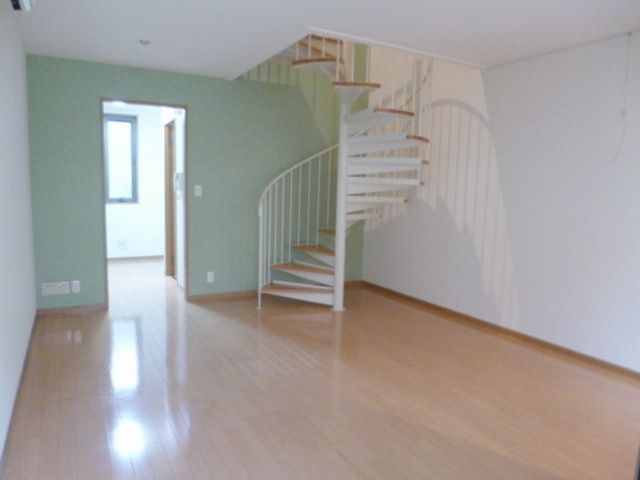 その他部屋・スペース　★清潔感のある色合い（色は赤です）★