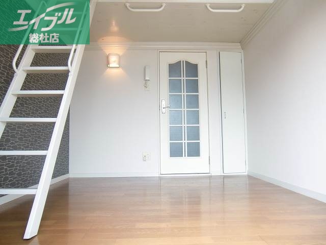 居室・リビング　同タイプのお部屋の写真です