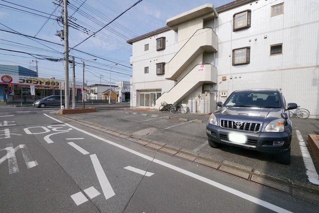 駐車場　敷地内駐車場